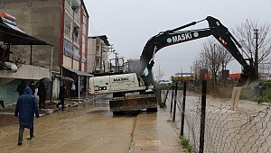 Büyükşehir ve MASKİ, Sağanak Yağış ile Birlikte Sahadaki Müdahalelerine Devam Ediyor