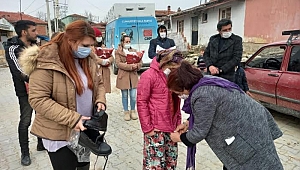 CHP Kadın Kolları ihtiyaç sahibi çocukları sevindirdi