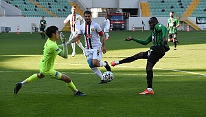 AKHİSAR 3 PUANI 3 GOLLE ALDI