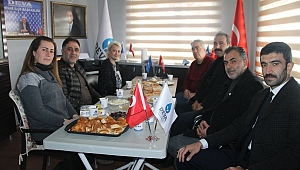 Akhisar DEVA Partisi Yönetimi, gazetecilerle kahvaltıda bir araya geldi