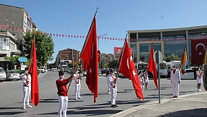 Akhisar’da 19 Mayıs Atatürk’ü Anma, Gençlik ve Spor Bayramının 102. yılı çoşkuyla kutlandı.