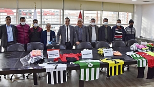 Akhisar Belediyesi’nden amatör spor kulüplerine malzeme desteği
