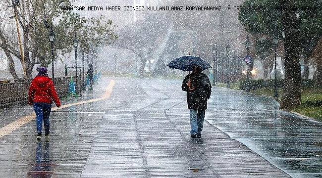 AKHİSAR'DA ETKİLİ YAĞIŞLAR