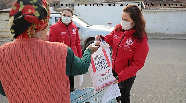 Akhisar Belediyesi boş arsalara buğday ekti, un yapıp vatandaşa bedava dağıttı