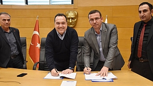 Akhisar Belediyesi’nde işçi ve memurların yüzü gülüyor
