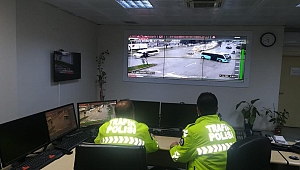 AKHİSAR'DA TRAFİK DENETİMLERİ GÜNÜN HER SAATİNDE ARALIKSIZ OLARAK DEVAM EDİYOR