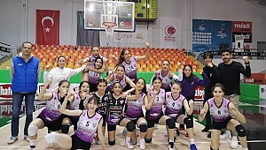 AKHİSARGÜCÜ KIZLAR FİLEDE GALİP