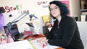 Yemek odasından binlerce öğrenciye İngilizce öğretiyor