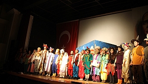 Akhisarlılara Büyükşehirden Tiyatro Ziyafeti