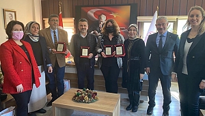 14 MART TIP BAYRAMINDA EMEKLİ HEKİMLERE PLAKET TÖRENİ