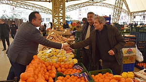 Başkan Besim Dutlulu, halkın içinde, esnafın yanında