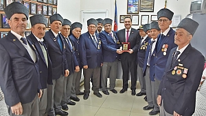 Gazilerden, Başkan Besim Dutlulu’ya plaket
