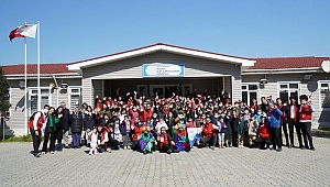 Gönüllü gençler Manisa'da gönüllere dokundu