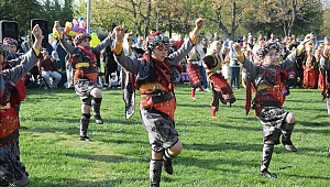 Akhisar Bahar Şenliği programı büyük ilgi gördü