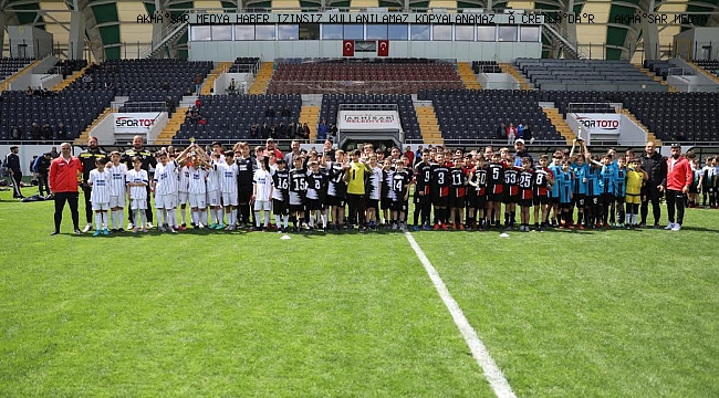 Akhisar Belediyesi Bahar Turnuvası bahar tadında sona erdi