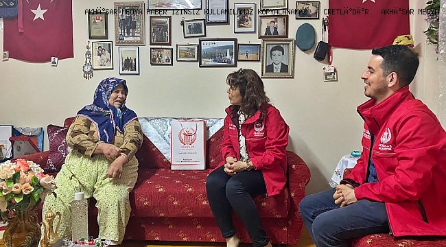 Akhisar Belediyesi, Kadir Gecesi'nde Şehit Ailelerini Unutmadı