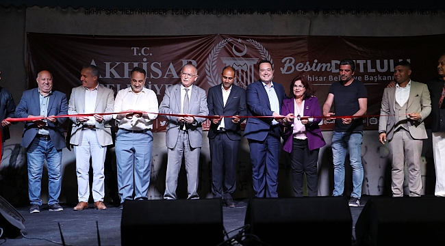 Akhisar Genç Romanlar Derneği muhteşem konserlerle açıldı