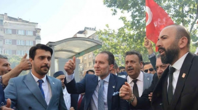 Refah Partisi Genel Başkanı Fatih Erbakan partisinin Manisa il 2. Olağan Kongresine katıldı