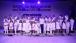Akhisar Belediyesi Çocuk Korosu’na tam not