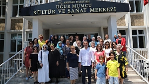 Akhisar Belediyesi Uğur Mumcu Kültür ve Sanat Merkezinde eğitim gören ikinci grup Çini kursiyerlerini sergisi açıldı.