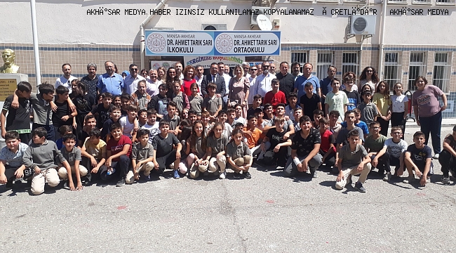 Tarık Sarı Ortaokulu'nda Görsel Sanatlar Sergisi açıldı