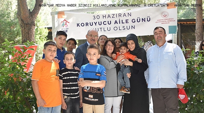 Vali Karadeniz ve Eşi Zehra Karadeniz, Koruyucu Ailelerle Bir Araya Geldi