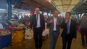  .Akhisar Vergi Dairesi Müdürü Uğur Taşdemir, Akhisar Manavlar ve Pazarcılar Odası Başkanı Mustafa Güral’ı makamında ziyarette Bulundu  .