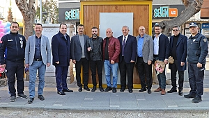 Akhisar'da taksi duraklarına özel kabinler yerleştirildi