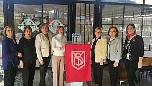 Akhisar Yardımseverler Derneği, öğrencilere burs vermek için yemekte buluştu