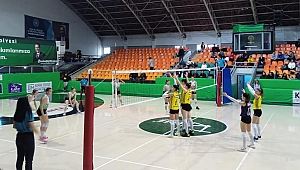 Akhisargücü 7 kıta dağıtım Torbalı belediyespor Voleybol takımına kendi evinde 0-3 mağlup oldu