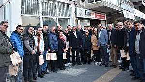 İYİ Parti Akhisar Basın mensuplarının  Gazeteciler gününü kutladı 