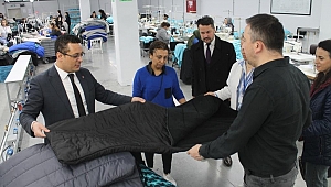 Akhisar’da Depremzedeler İçin 800 Adet Tulum Üretimi Tüm Hızıyla Sürüyor