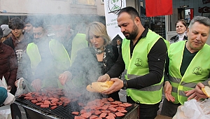 Akhisar Lokantacılar Köfteciler Tatlıcılar Odası Sucuk ekmek İkramında Bulundu