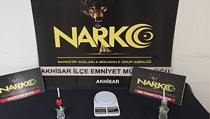 Akhisar'da 3 evde Uyuşturucu Operasyonu 9 Şüpheli şahıs yakalandı