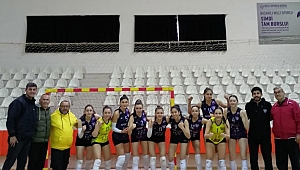 Akhisargücü İzmir deplasmanında Rota koleji Kadın Voleybol takımını 0-3 mağlup etti
