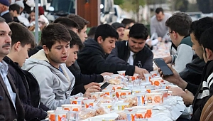 AKHİSAR’DA DEPREMZEDE AİLELER İFTARDA BULUŞTU