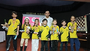 AKHİSARGÜCÜ SATRANÇTA MADALYALARA DOYMUYOR