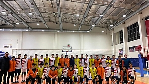 MİDİ ERKEKLER İL BİRİNCİSİ: AKHİSAR GENÇLİK VE SPOR KULÜBÜ