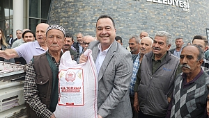 AKHİSAR BELEDİYESİ TARAFINDAN ÇİFTÇİLERE ÜCRETSİZ ATA TOHUMU KARAKILÇIK BUĞDAYI DAĞITILDI