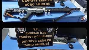 Akhisar İlçe Emniyet Müdürlüğü Asayiş Ekipleri, Şüpheli Şahıslar Üzerinde Tüfek Ele Geçirdi.