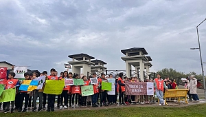 Akhisar'da öğrenciler Fidan dikti