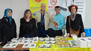 Akhisar'da Yazarlar imza gününde kitaplarını imzaladılar