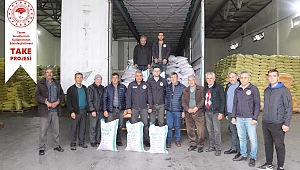 Akhisarlı Çiftçilere %75 Hibeli Buğday Tohumu Dağıtıldı
