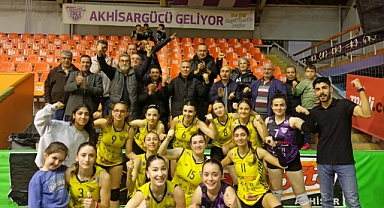 Akhisargücü SK Arkas'ı 3-1 mağlup etti
