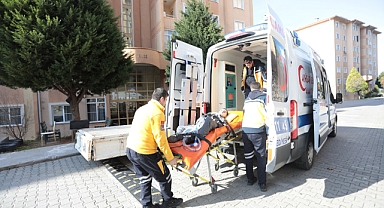 AKHİSAR BELEDİYESİ, HASTA NAKİL AMBULANSI İLE HASTALARIN YANINDA
