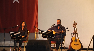 Akhisar'da Asil Deniz ve Halil Yıldız'dan Muhteşem türkü Ziyafeti