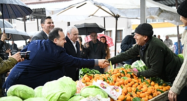 Akhisar'da CHP Pazar Pazarın'da Esnaf ziyareti yaptı