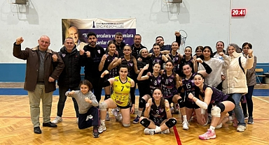 Akhisargücü deplasmanda İzmir büyükşehir belediye voleybol takımını yendi 1-3