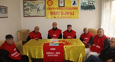 “EMEKLİYİZ, HAKLIYIZ, KAZANACAĞIZ!”