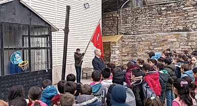 Şehitlerimiz için Akhisar'daki Okullarda Saygı Duruşu Yapıldı